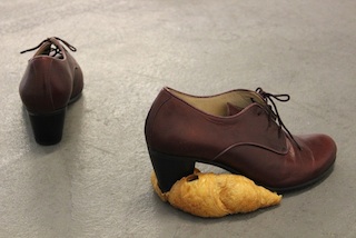 Installation im Vebikus Südraum: beiSpiel - Schuhe