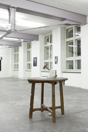 Désirée Myriam Gnaba, Clemens Waibel, Kurt Bösiger: Hammer auf iPhone, 2012