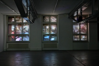 Fotoarbeiten, Color auf Backlitfolie, 2013, Fensterinstallation